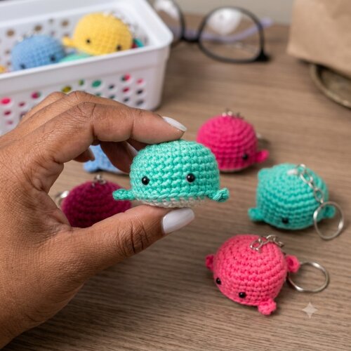 kit 10 Chaveiro mini Baleia Amigurumi em Crochê Artesanal | Lemb