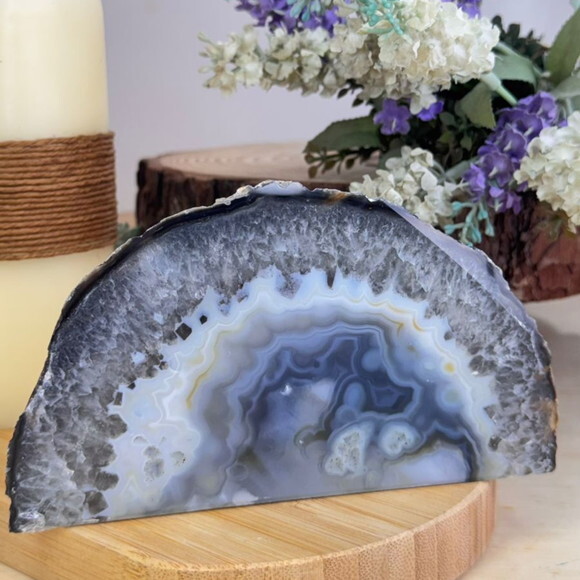 Ágata Natural Lapidada Decorativa Cinza e Azul com Drusa