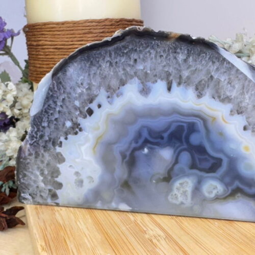 Ágata Natural Lapidada Decorativa Cinza e Azul com Drusa