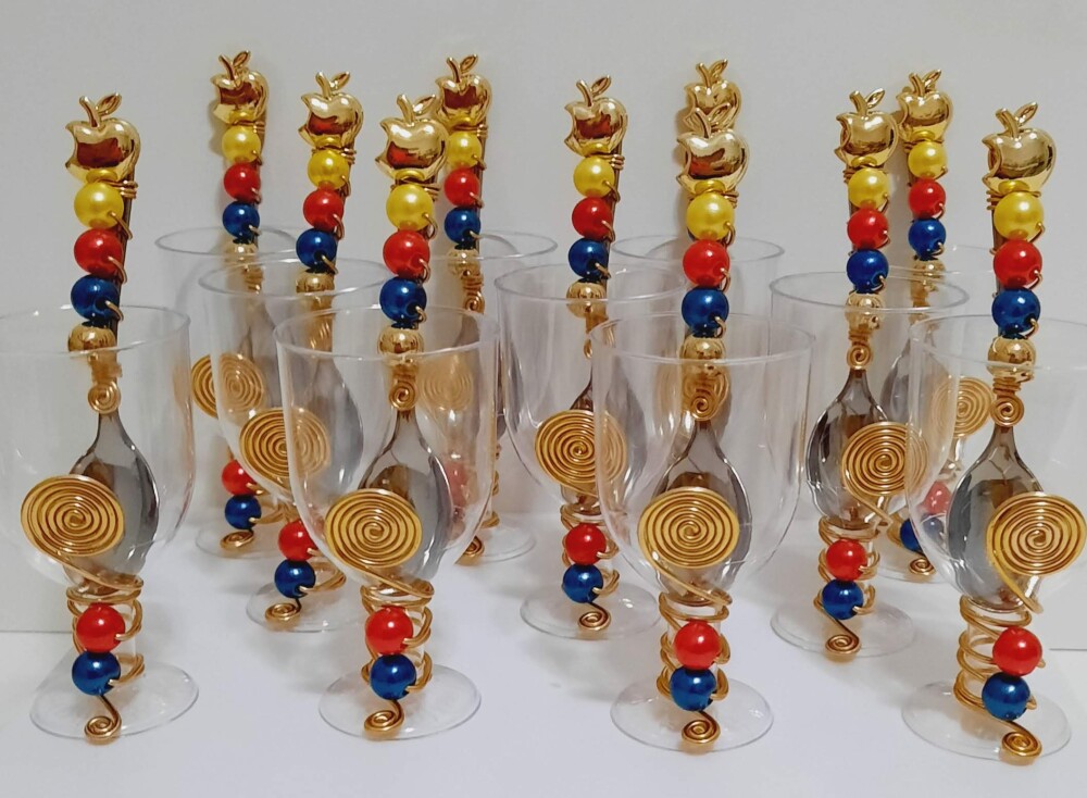 KIT Tacinhas  + colheres bordadas Branca de Neve