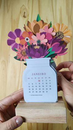 Arquivo Digital Mini Calendário Vaso de Flores com Base 2026
