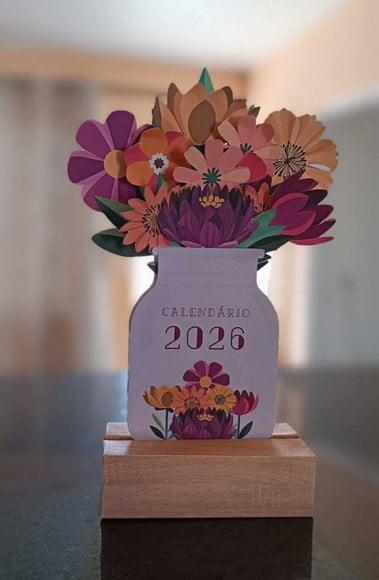 Arquivo Digital Mini Calendário Vaso de Flores com Base 2026