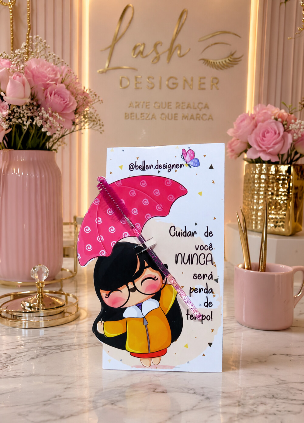 Arquivo Digital Card Porta Escova de Cílios Menina + Cuidado