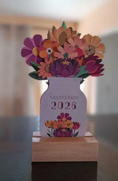 Arquivo Digital Mini Calendário Vaso de Flores com Base 2026