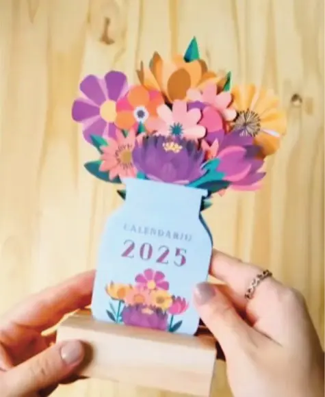 Arquivo Digital Mini Calendário Vasinhos de Flores com Base