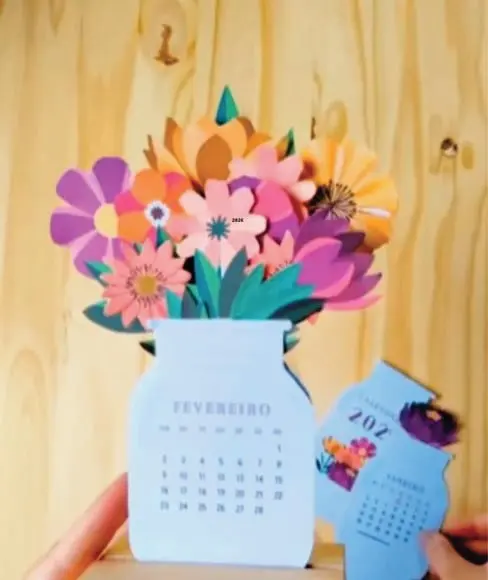 Arquivo Digital Mini Calendário Vaso de Flores com Base 2026