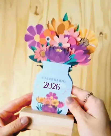 Arquivo Digital Mini Calendário Vaso de Flores com Base 2026