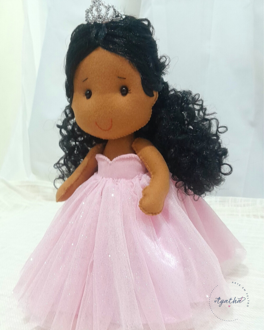 Boneca debutante decorativa em feltro