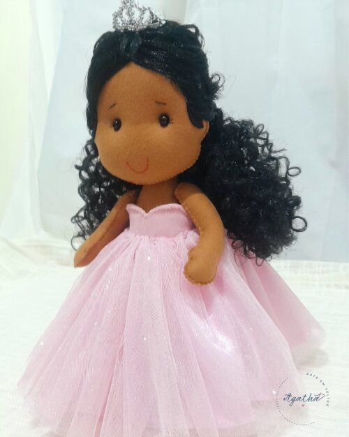 Boneca debutante decorativa em feltro