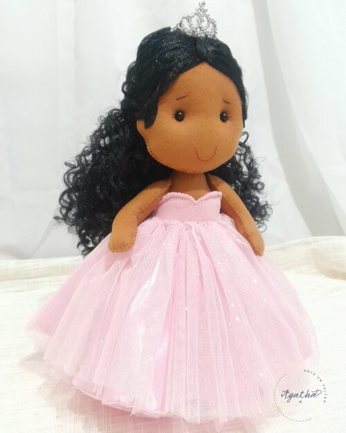 Boneca debutante decorativa em feltro