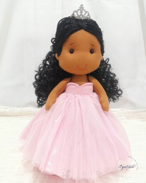Boneca debutante decorativa em feltro