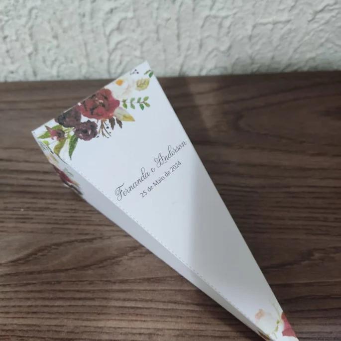 Cone para pétalas de rosas