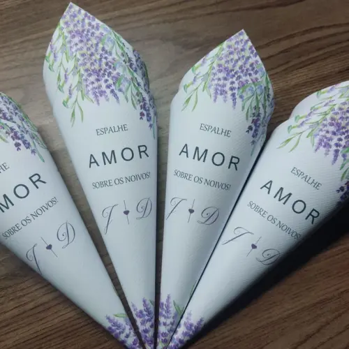 Cone para pétalas de rosas