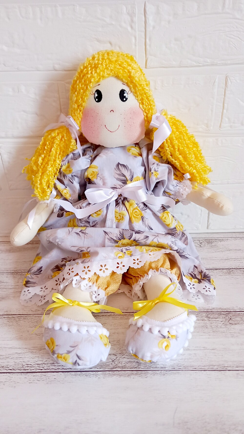 Boneca de Pano Artesanal Algodão Articulada Vestido Floral Amare