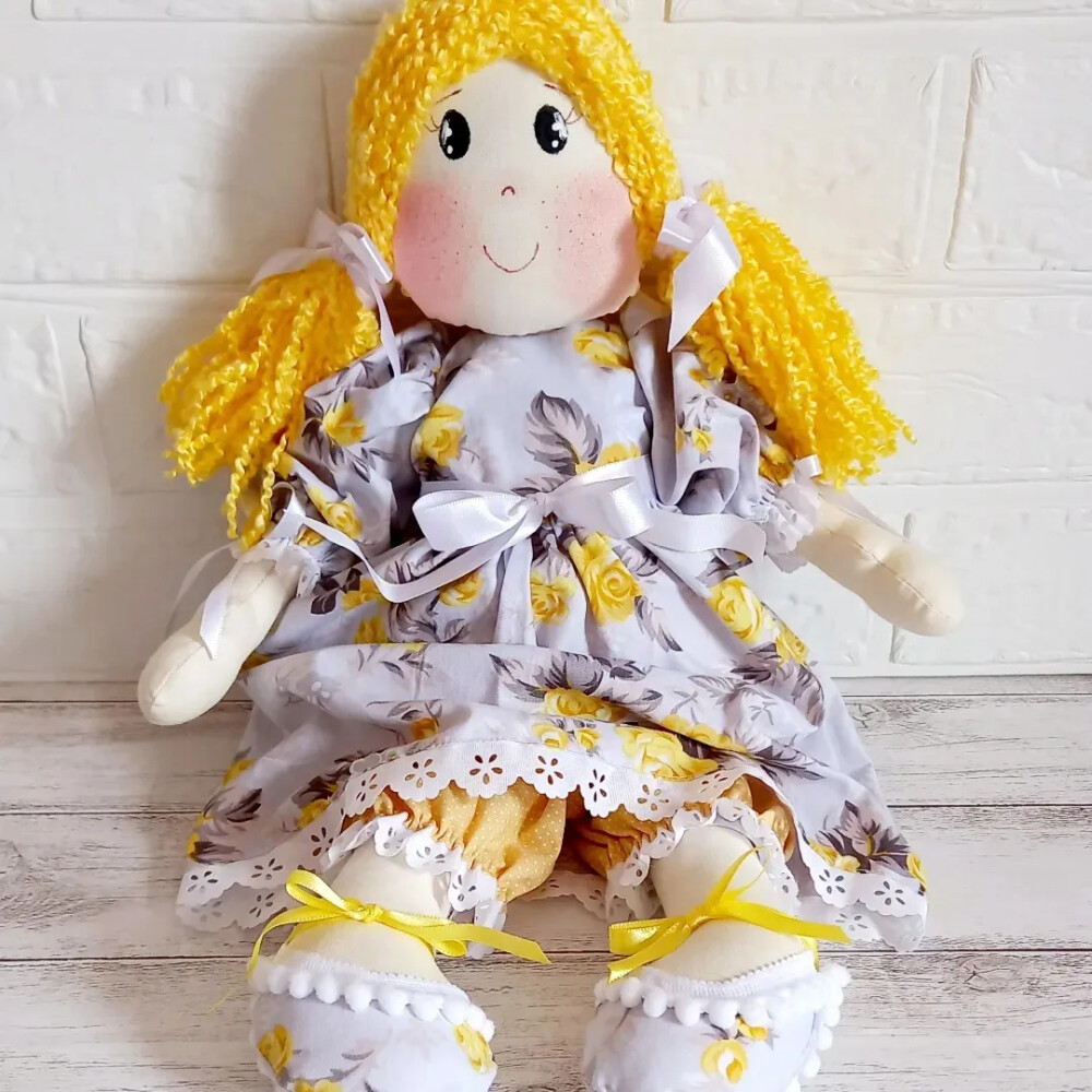 Boneca de Pano Artesanal Algodão Articulada Vestido Floral Amare