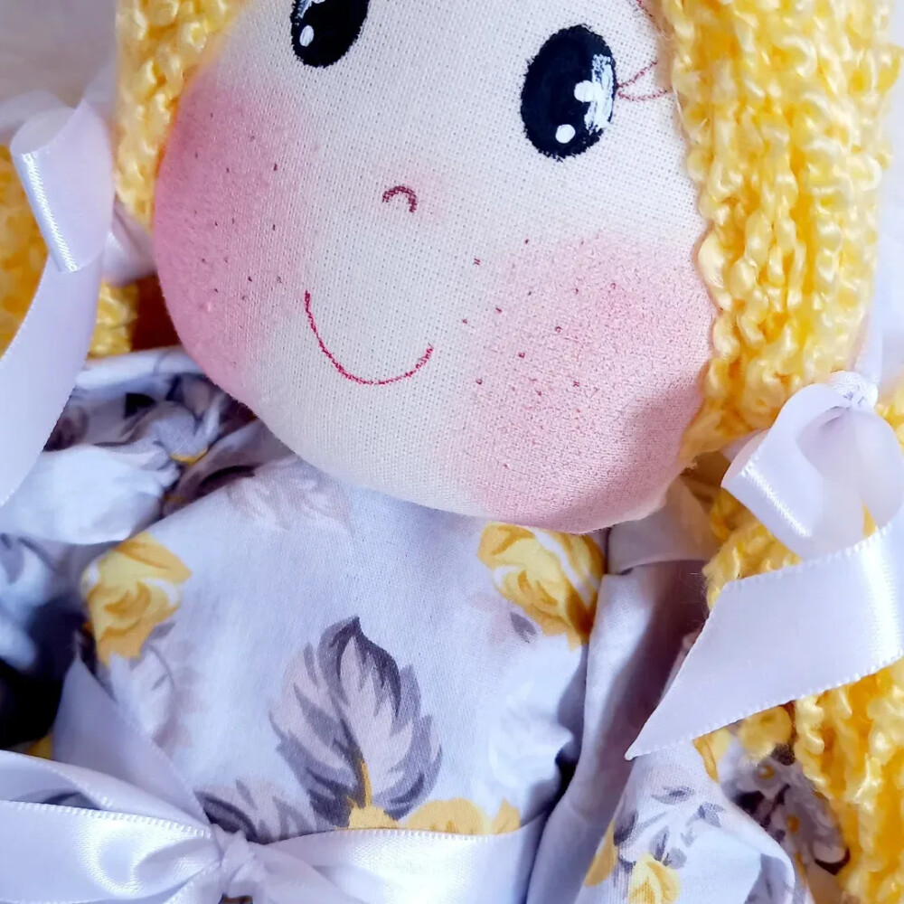 Boneca de Pano Artesanal Algodão Articulada Vestido Floral Amare