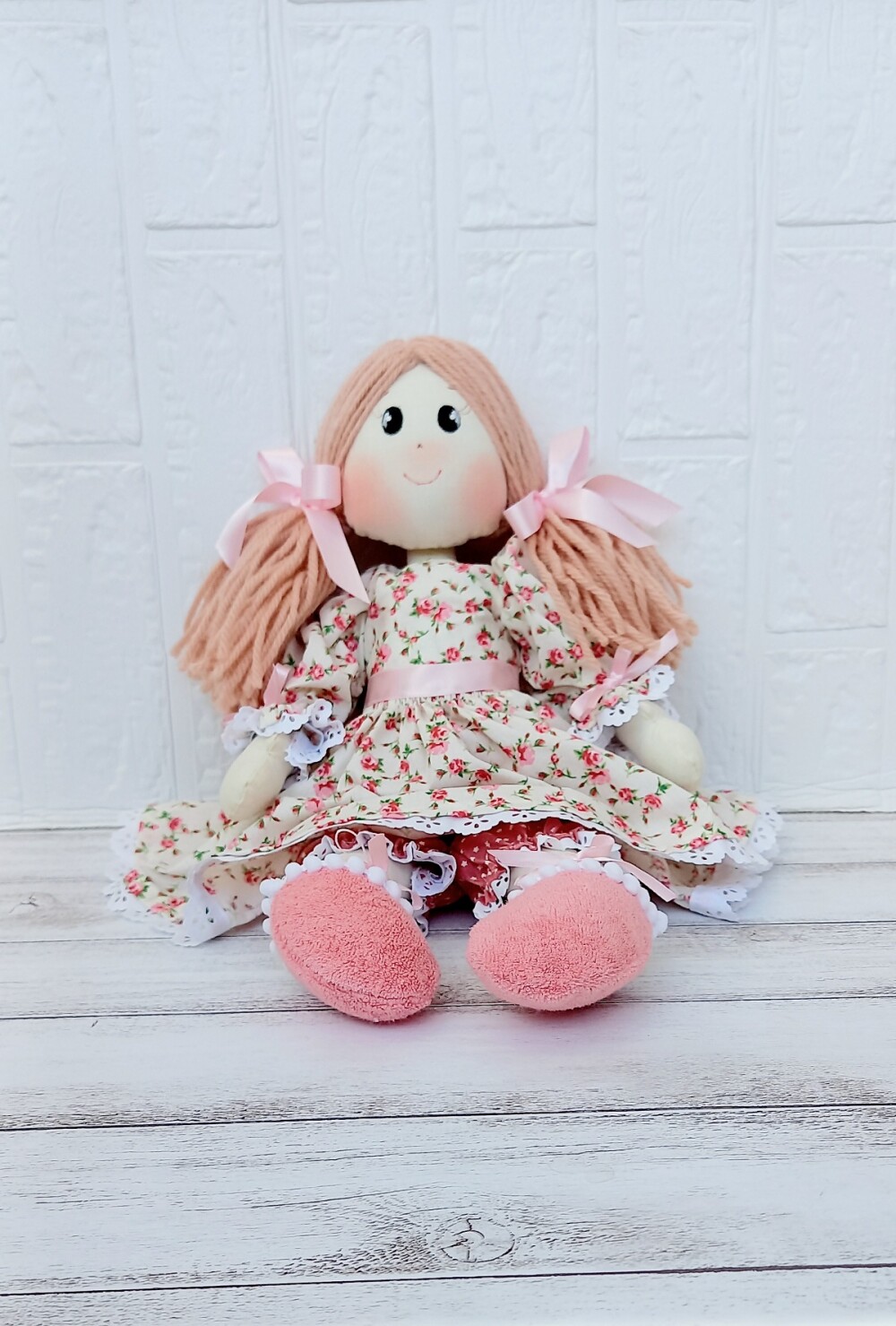 Boneca de Pano Artesanal Algodão Articulada Vestido Floral Rosa
