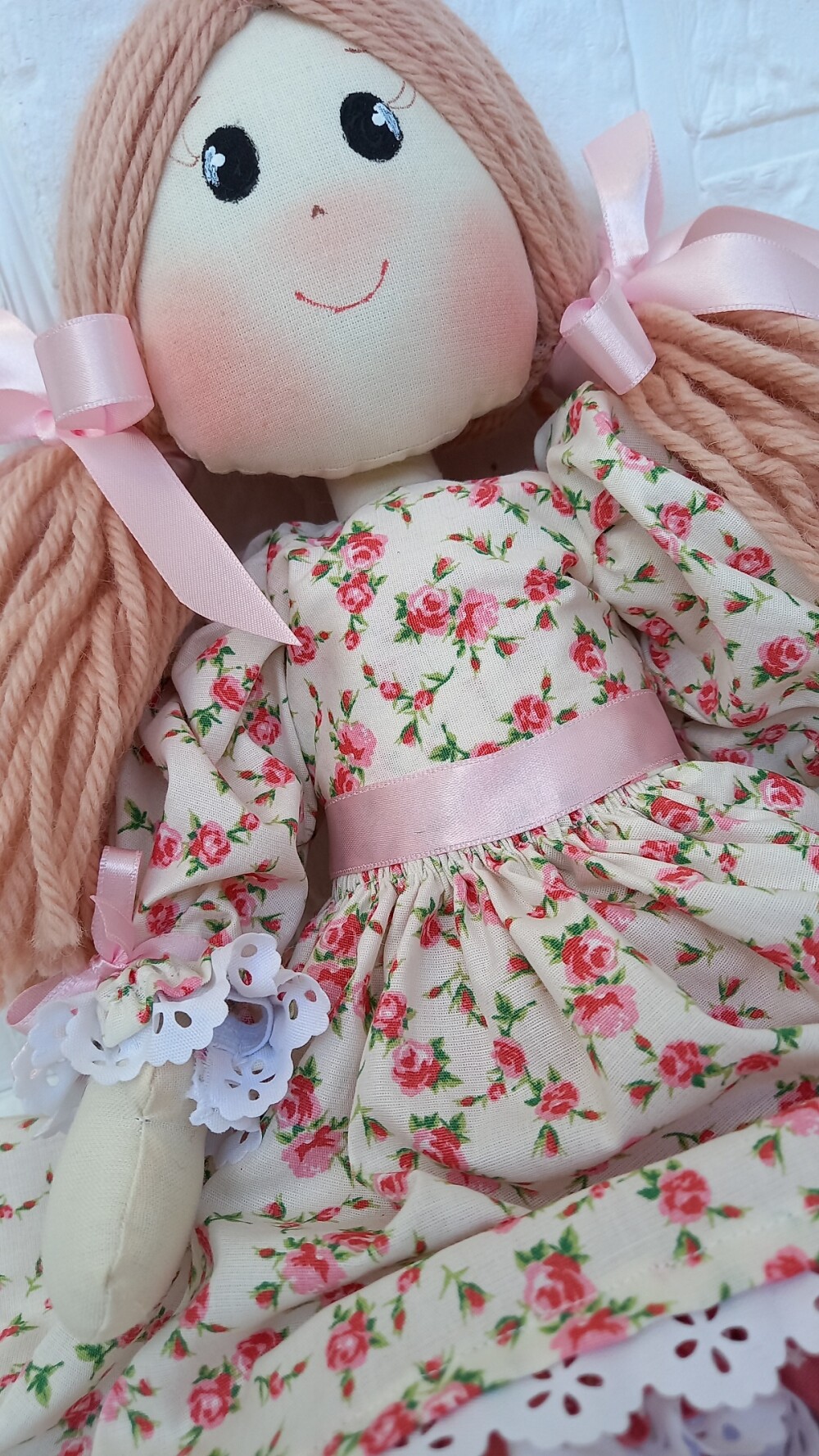 Boneca de Pano Artesanal Algodão Articulada Vestido Floral Rosa