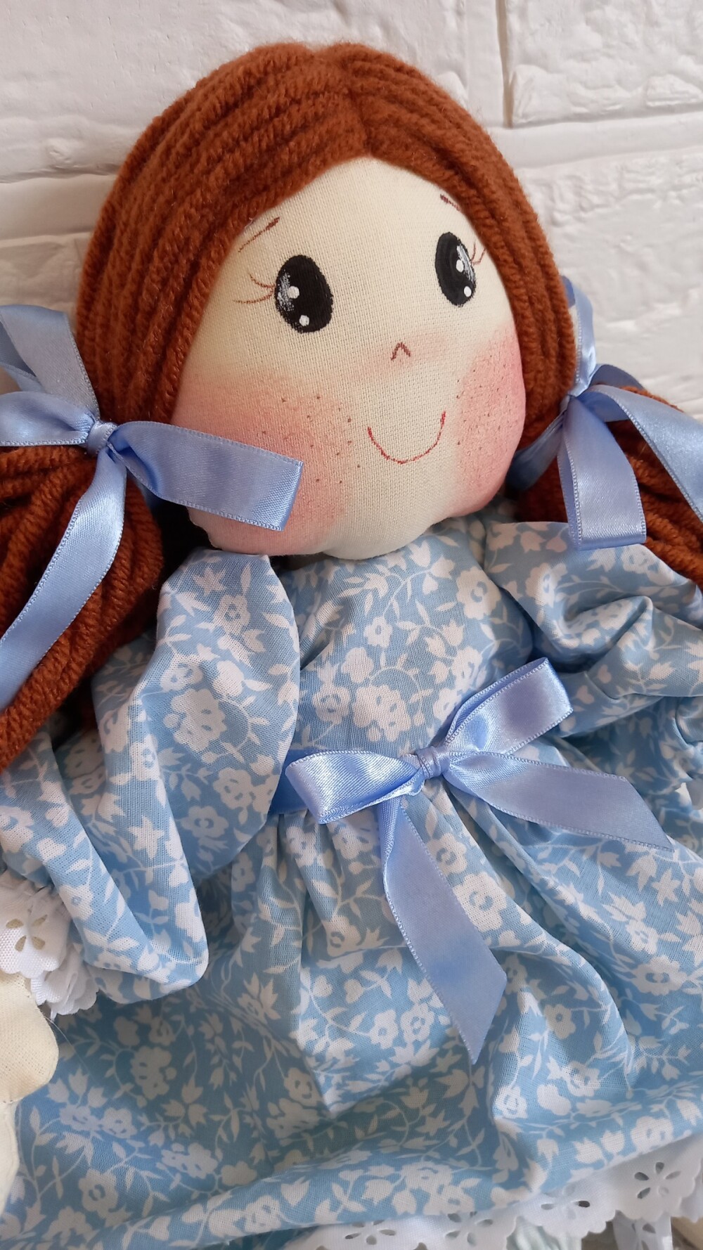 Boneca de Pano Artesanal Algodão Articulada Vestido Floral Azul