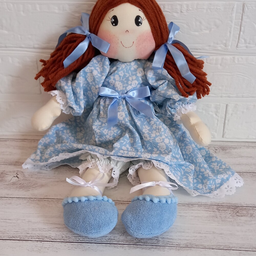 Boneca de Pano Artesanal Algodão Articulada Vestido Floral Azul