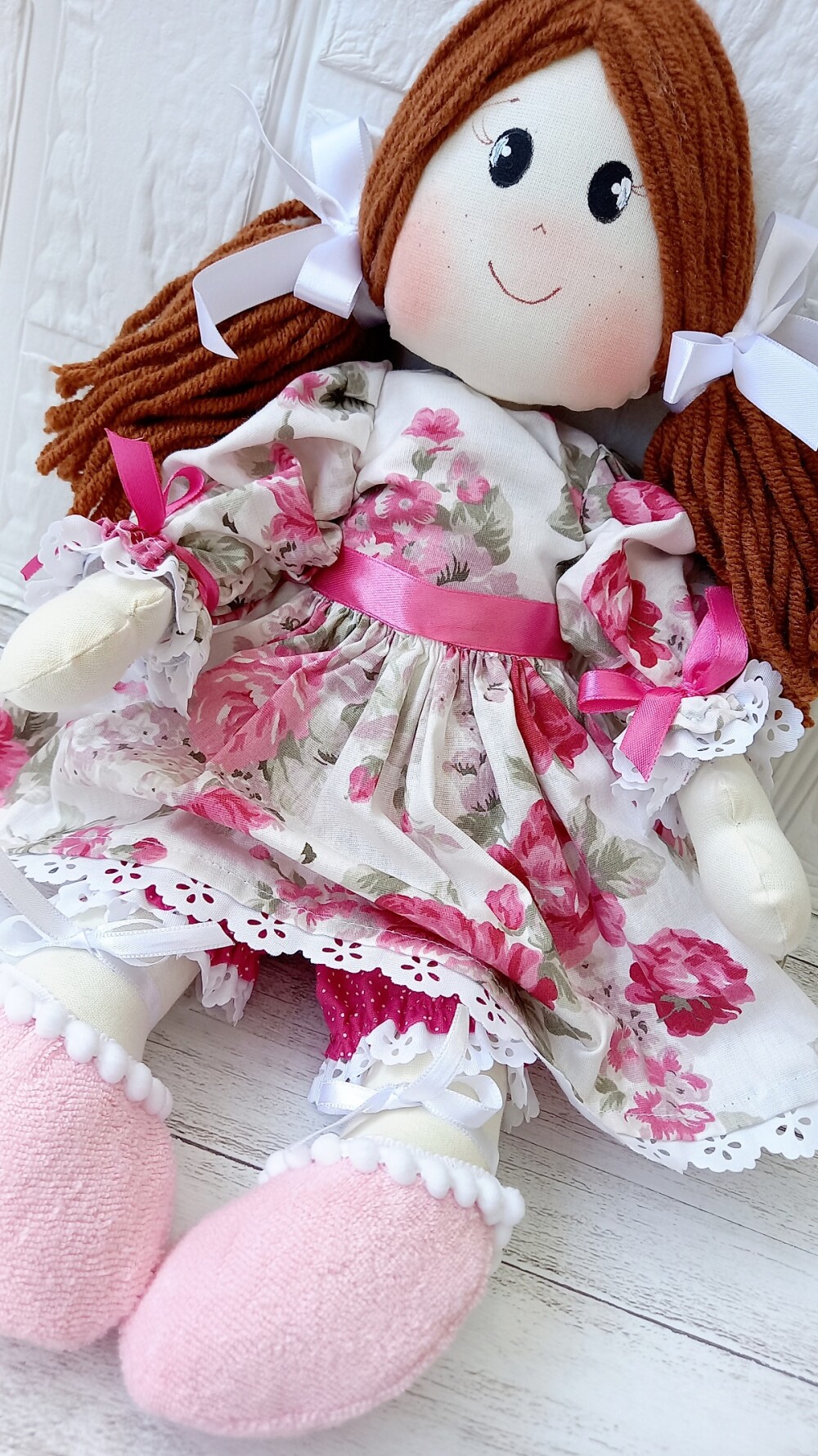 Boneca de Pano Artesanal Algodão Articulada Vestido Floral Rosa