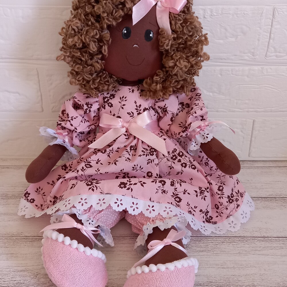 Boneca de Pano Artesanal Algodão Articulada Vestido Floral Rosa