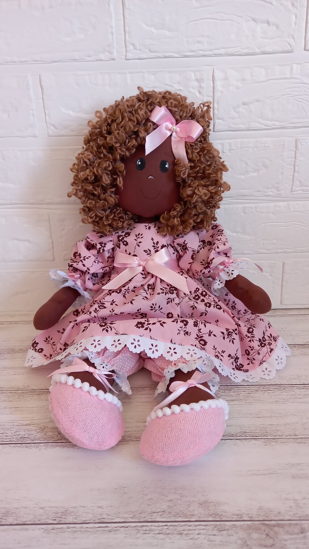 Boneca de Pano Artesanal Algodão Articulada Vestido Floral Rosa