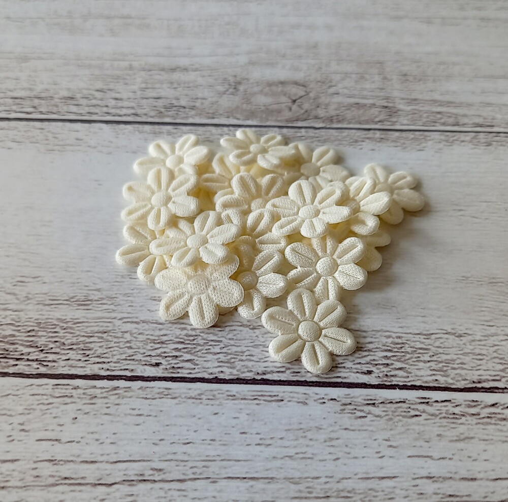 Flor 2cm Prensada Pacote 100 Unidades para Artesanato Laços Ling