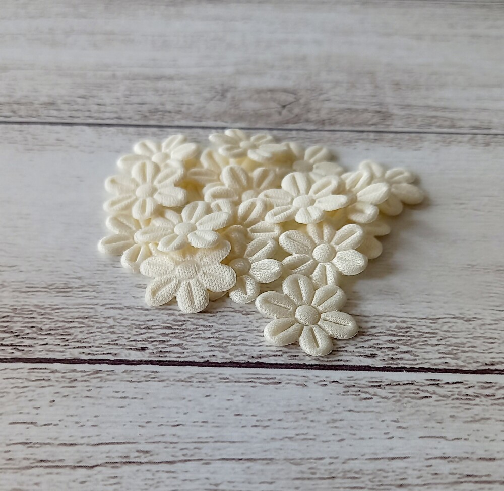 Flor 2cm Prensada Pacote 100 Unidades para Artesanato Laços Ling