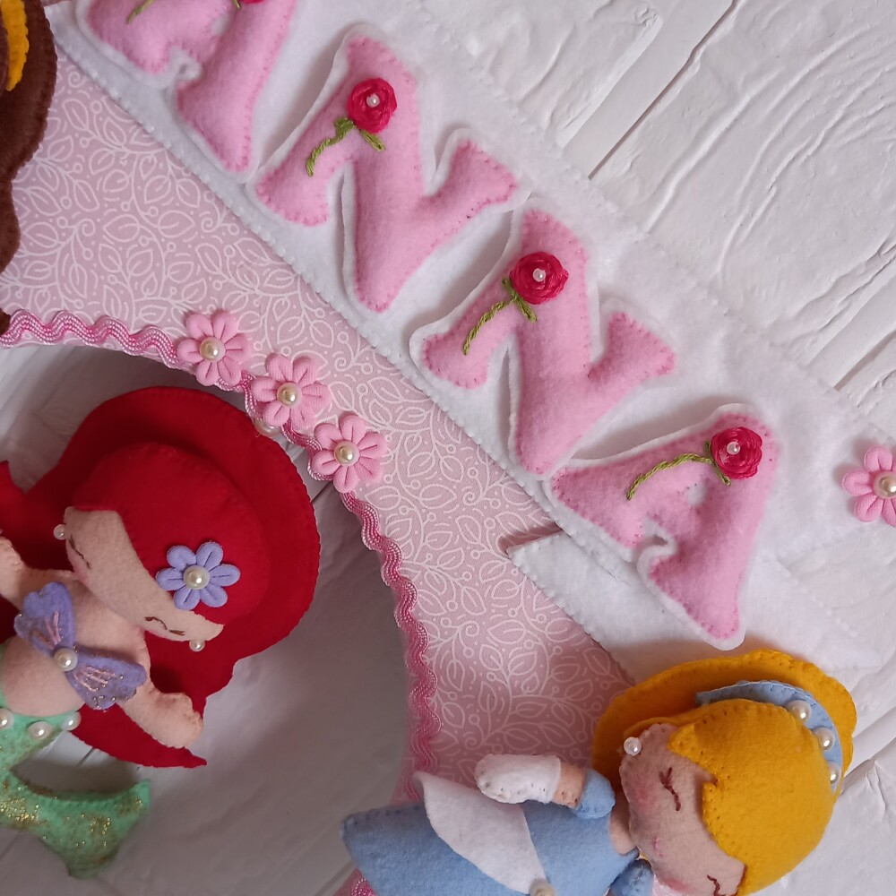 Guirlanda Feltro Porta Maternidade Bebê Enfeite Princesas