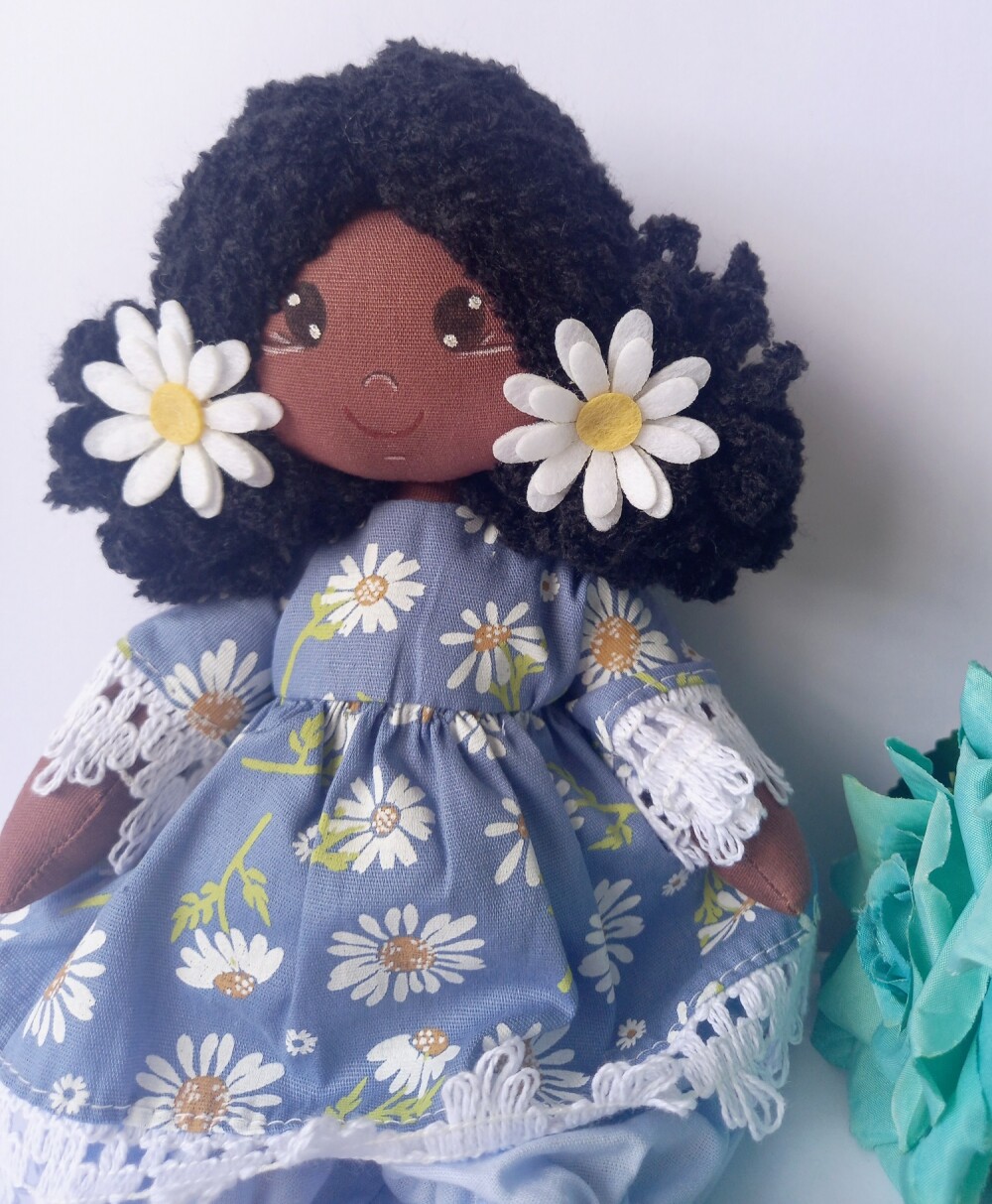 Boneca de Pano Artesanal Algodão Articulada Vestido Floral Azul 