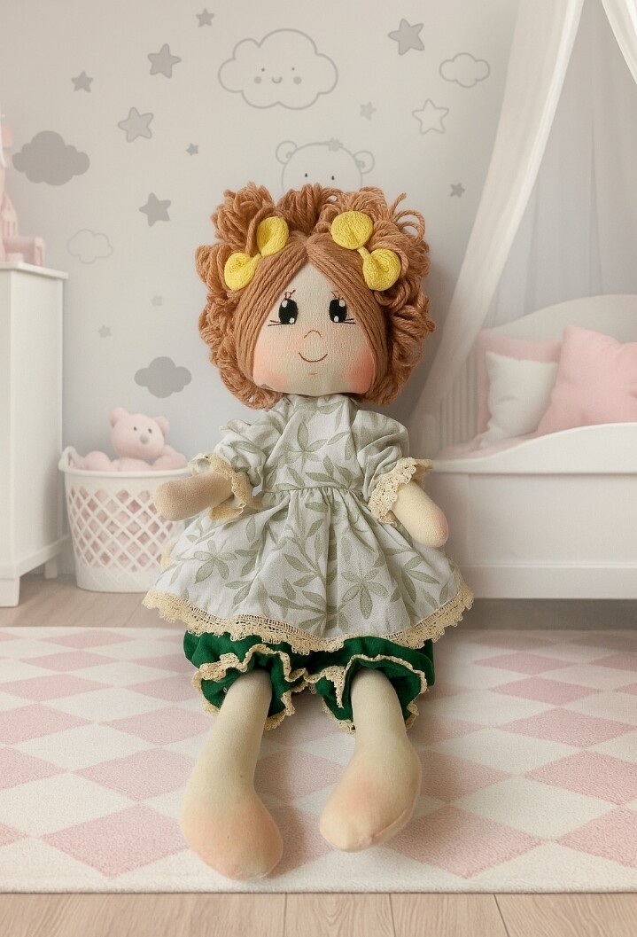 Boneca de Pano Algodão Articulada Vestido Verde Folhagens Decora