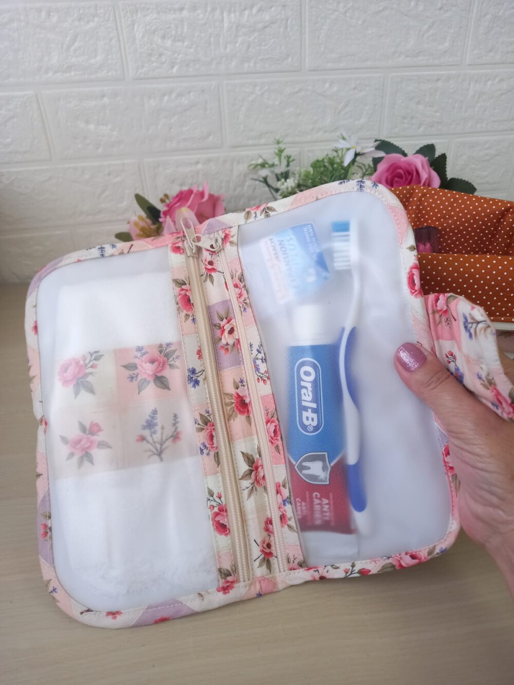 Necessaire Organizadora Porta Itens Higiene Bucal Com Toalha