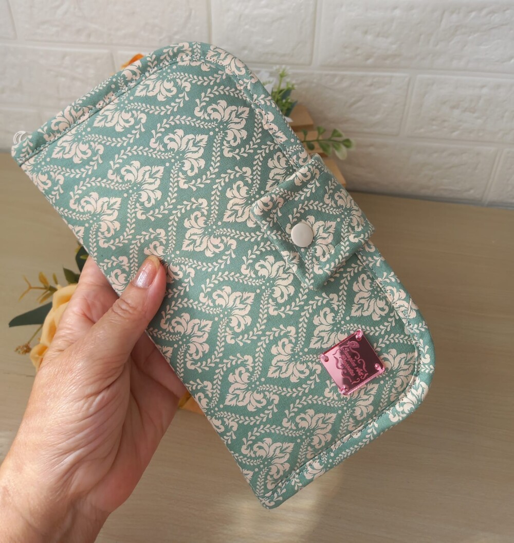 Necessaire Organizadora Porta Itens Higiene Bucal com Toalha