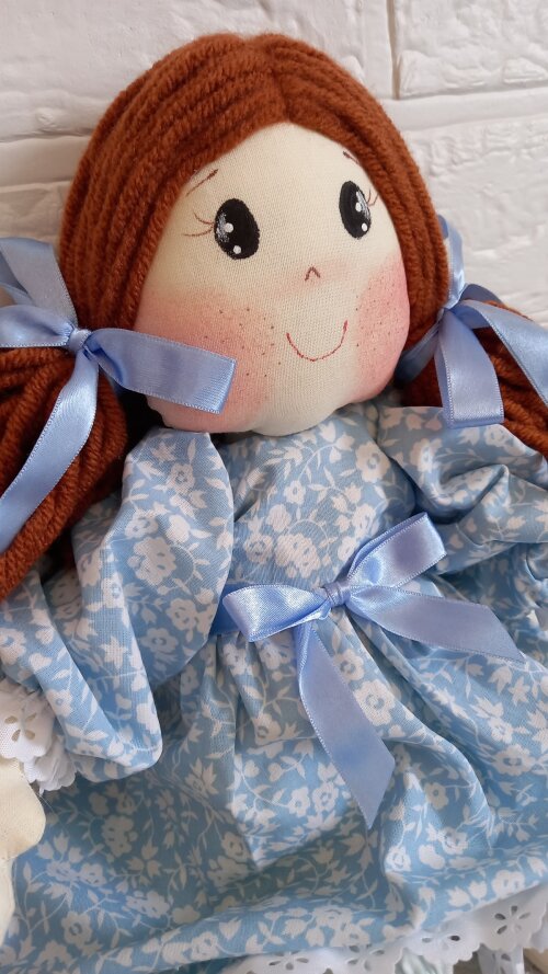 Boneca de Pano Artesanal Algodão Articulada Vestido Floral Azul