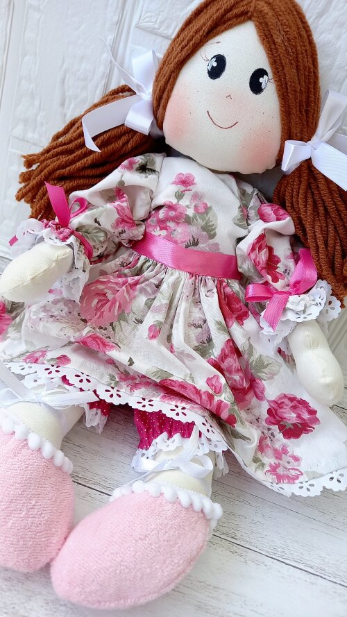 Boneca de Pano Artesanal Algodão Articulada Vestido Floral Rosa