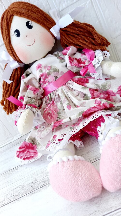 Boneca de Pano Artesanal Algodão Articulada Vestido Floral Rosa
