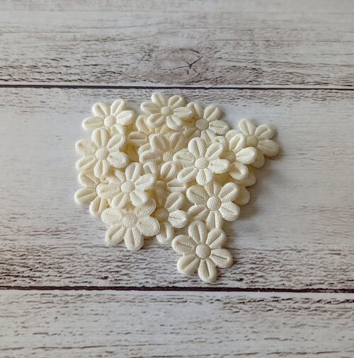 Flor 2cm Prensada Pacote 100 Unidades para Artesanato Laços Ling