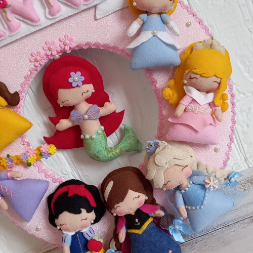 Guirlanda Feltro Porta Maternidade Bebê Enfeite Princesas