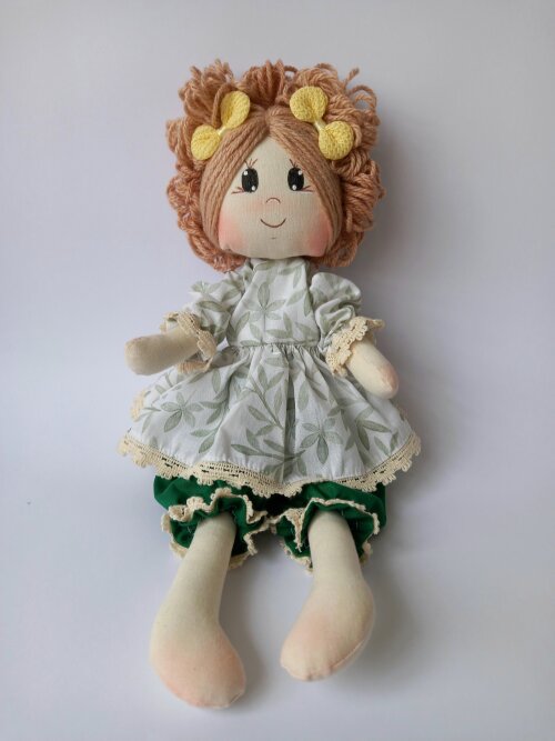 Boneca de Pano Algodão Articulada Vestido Verde Folhagens Decora