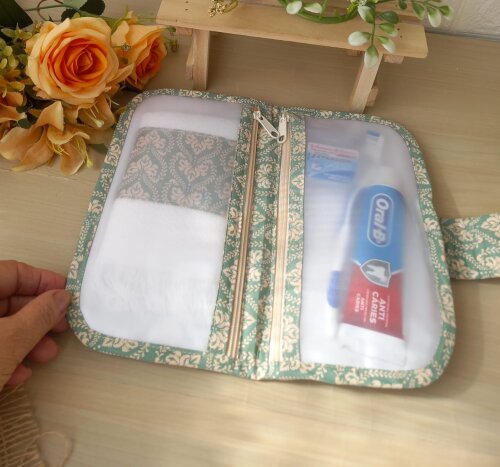 Necessaire Organizadora Porta Itens Higiene Bucal com Toalha