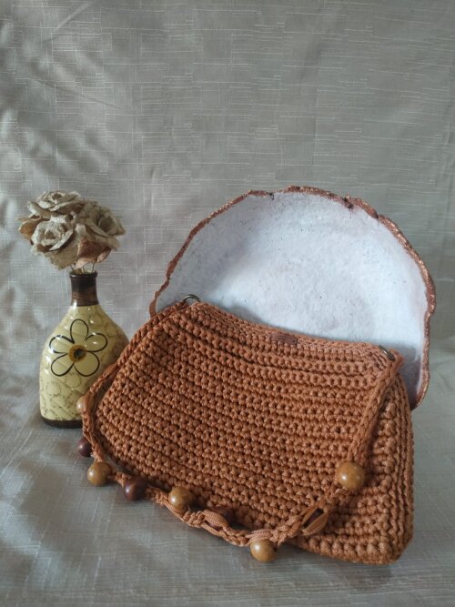Bolsa de Crochê em Fio Náutico com Contas de Madeira