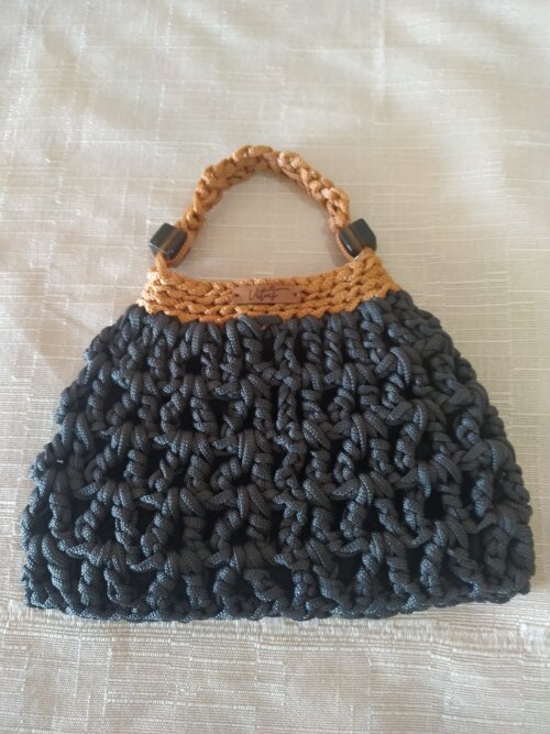 Bolsa Compacta Artesanal em Fio Náutico com Alça de Crochê