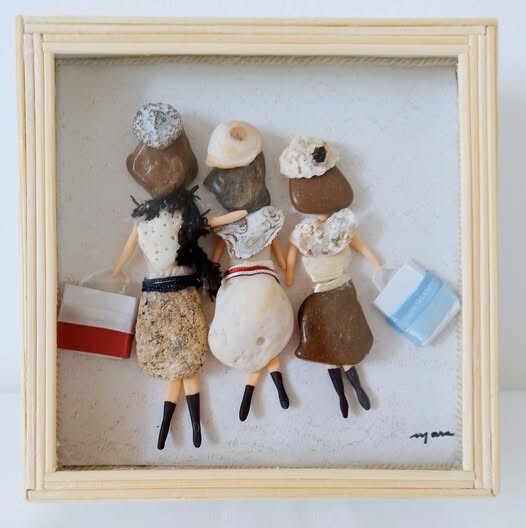 Quadro de conchas e pedras Amigas vão as compras
