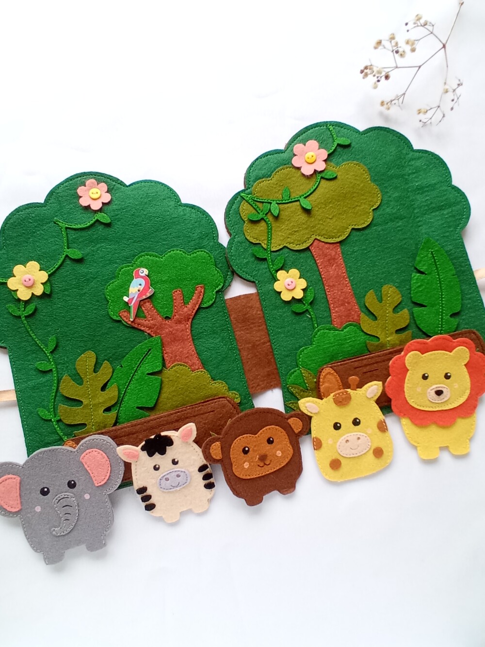 Livro Sensorial Safari em Feltro: Cenário + 6 Dedoches (Elefante