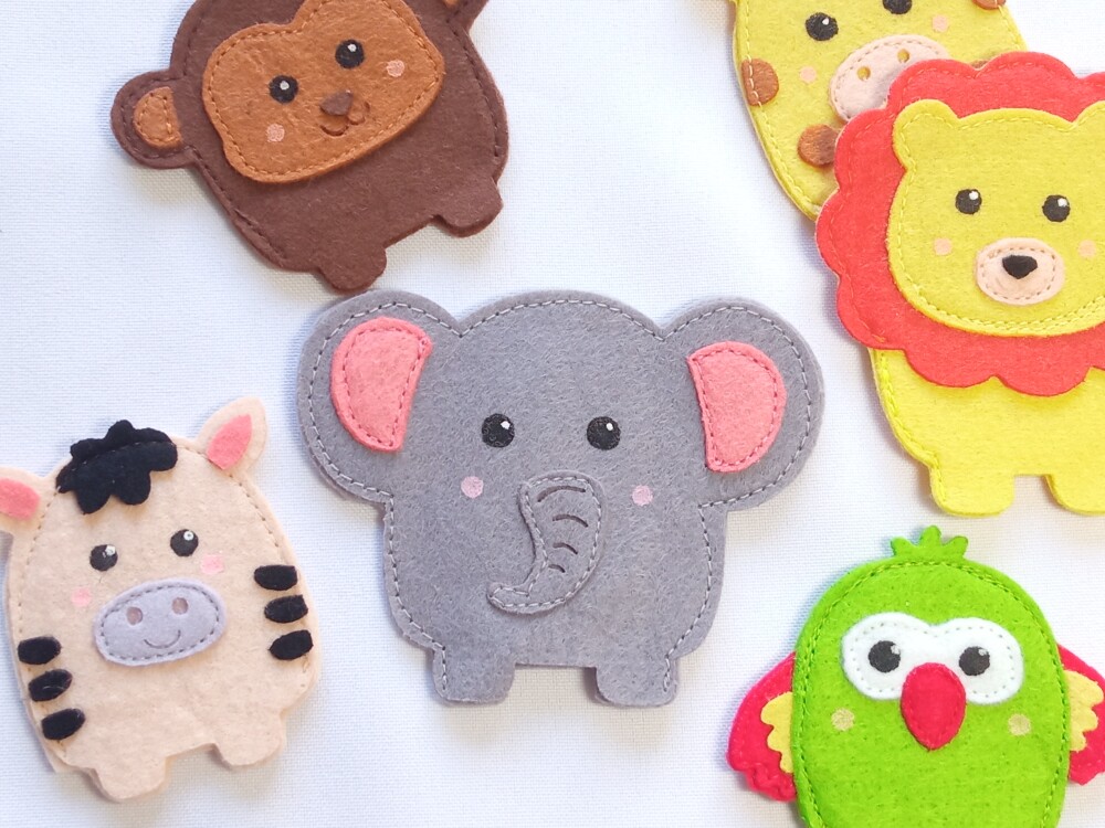 Livro Sensorial Safari em Feltro: Cenário + 6 Dedoches (Elefante