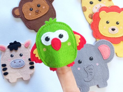 Livro Sensorial Safari em Feltro: Cenário + 6 Dedoches (Elefante