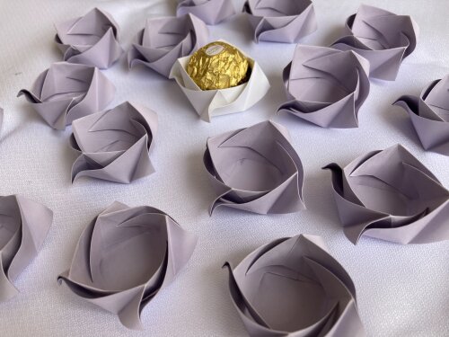 Forminha para Doces em Origami Rosa