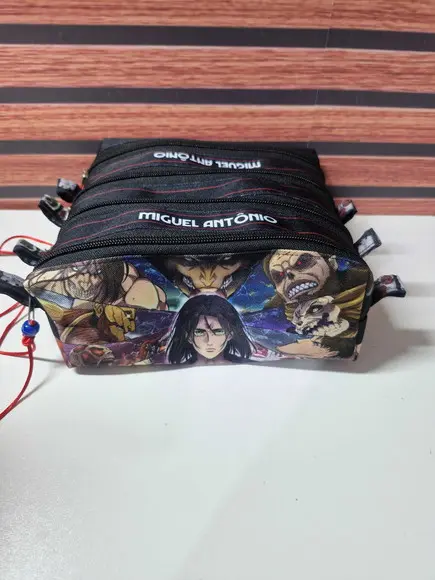 Estojo 4 Divisórias Attack On Titan
