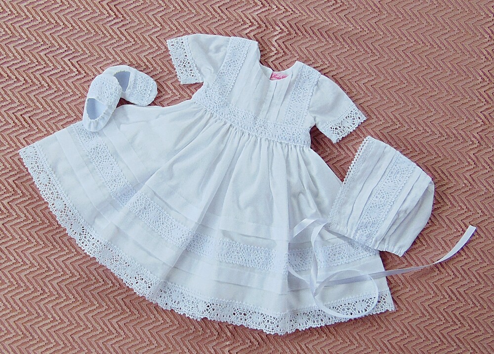 Vestido infantil de batizado branco para bebê menina com touca e